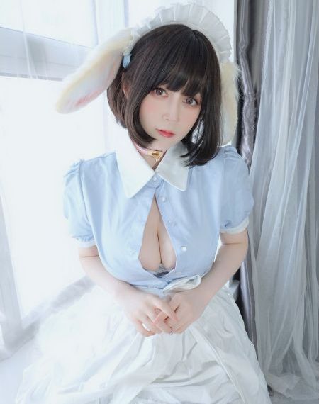 厨房娇妻被朋友胯下挺进视频