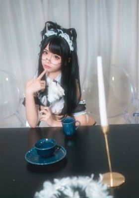 男人边吃奶摸下的激烈视频